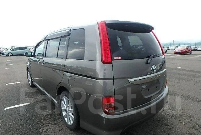 Toyota Isis ����