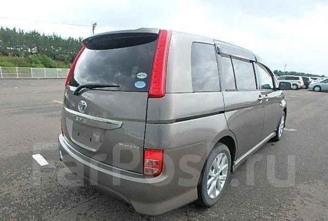 Toyota Isis ����