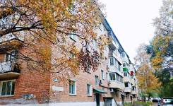 3-комнатная, улица Жуковского 45 в Арсеньеве 3-комнатная, улица Жуковского 45. Рынок, агентство, 59,0 кв. м. Дом снаружи