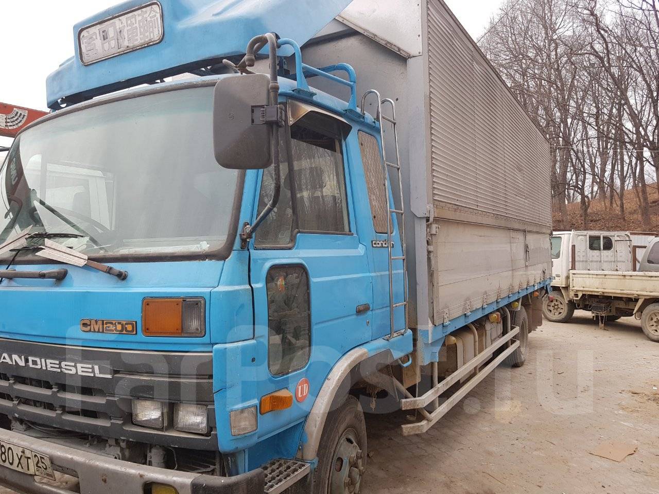 Nissan Condor Diesel 1993г значок на капот