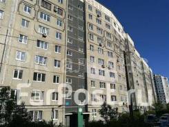 4-комнатная, улица Ладыгина 15 во Владивостоке 4-комнатная, улица Ладыгина 15. 64, 71 микрорайоны, проверенное агентство, 89,0 кв. м. Дом снаружи