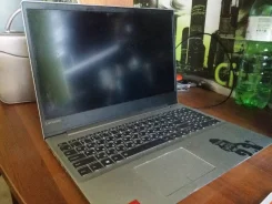 Lenovo IdeaPad 720-15IKB. 15.6", 1,6����, ��� 6 ��, ���� 905���, WiFi, Bluetooth, ����������� �� 4��. ����