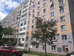 Гостинка, малосемейка, улица Надибаидзе 34 во Владивостоке Гостинка, малосемейка, улица Надибаидзе 34. Чуркин, проверенное агентство, 23,0 кв. м. Дом снаружи