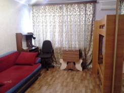 Гостинка, малосемейка, улица Орджоникидзе 21а в Хабаровске Гостинка, малосемейка, улица Орджоникидзе 21а. Кировский, агентство, 18,8 кв. м.
