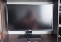 BenQ. 28" ����