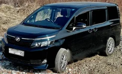 Toyota Voxy. ��������, ��������, 2.0 (152��.�.), ������, 45 000����. �� ����