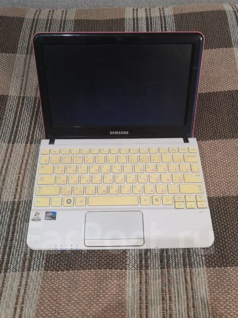 Samsung NC110. 10.1", 1 660����, ��� 2048 ��, ���� 250���, WiFi: 1, Bluetooth: 1, ����������� �� 3��. ����