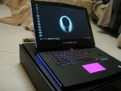 Dell Alienware. 17.3", 4 100����, ��� 32 ��, ���� 1 000���, WiFi: 1, Bluetooth: 1, ����������� �� 4��. ����
