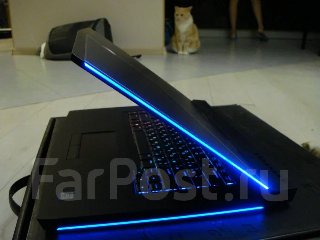 Dell Alienware. 17.3", 4 100����, ��� 32 ��, ���� 1 000���, WiFi: 1, Bluetooth: 1, ����������� �� 4��. ����