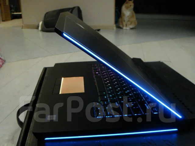 Dell Alienware. 17.3", 4 100����, ��� 32 ��, ���� 1 000���, WiFi: 1, Bluetooth: 1, ����������� �� 4��. ����