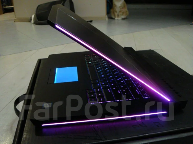 Dell Alienware. 17.3", 4 100����, ��� 32 ��, ���� 1 000���, WiFi: 1, Bluetooth: 1, ����������� �� 4��. ����
