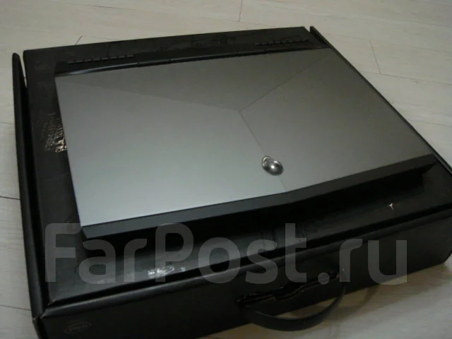 Dell Alienware. 17.3", 4 100����, ��� 32 ��, ���� 1 000���, WiFi: 1, Bluetooth: 1, ����������� �� 4��. ����