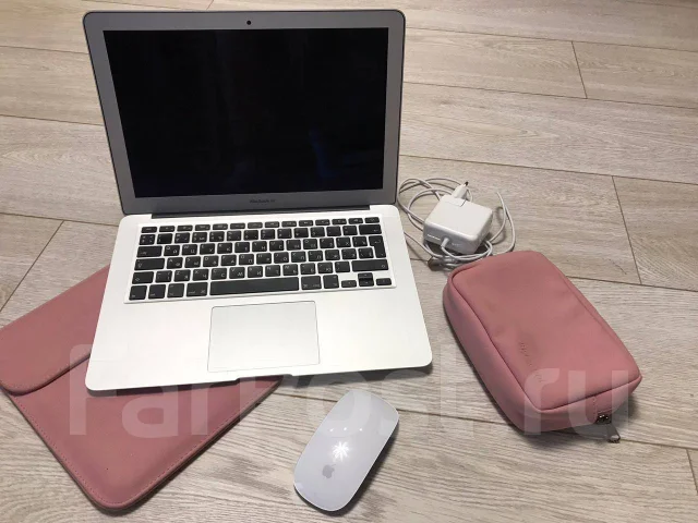 Apple MacBook Air 13 2017 Mid MQD42. 13.3", 1,8����, ��� 8 ��, ���� 128���, WiFi: 1, Bluetooth: 1 ����
