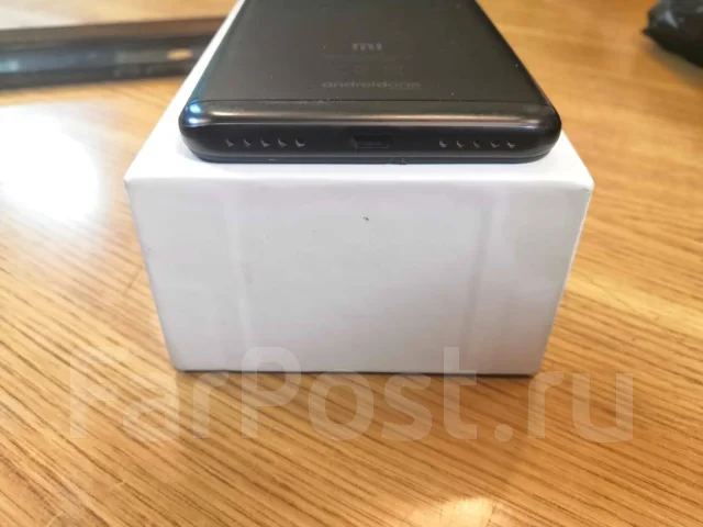 Xiaomi Mi A2 Lite. �/�, ������, 4G LTE, Dual-SIM, NFC ����