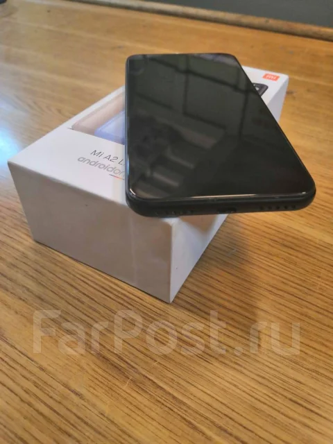 Xiaomi Mi A2 Lite. �/�, ������, 4G LTE, Dual-SIM, NFC ����