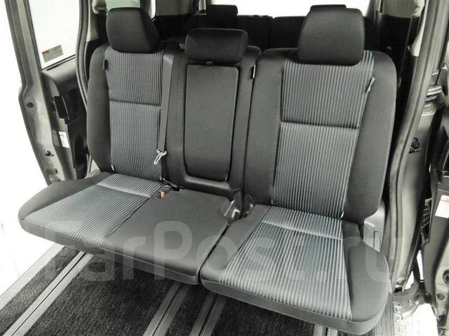 Toyota Voxy. ��������, ��������, 2.0 (152��.�.), ������, 40����. ��. ��� ����� �� ������������ ����