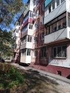 3-комнатная, улица Калининская 14а в Арсеньеве 3-комнатная, улица Калининская 14а. Билетур, агентство, 57,1 кв. м. Дом снаружи