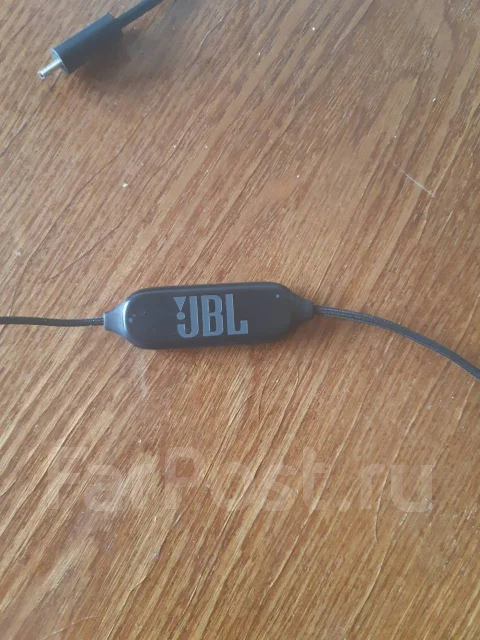 JBL E25BT ����