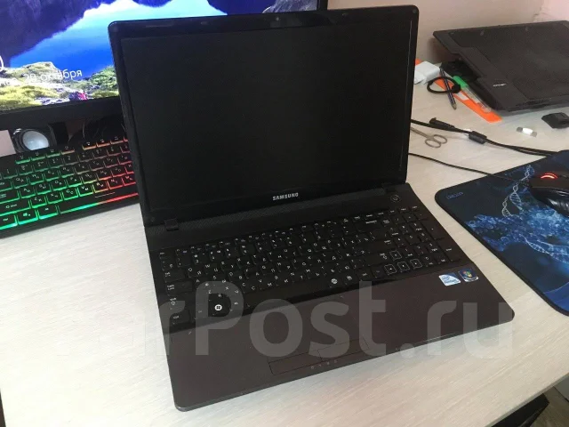 Samsung 300E5C. 15.6", 2,2����, ��� 4 ��, ���� 750���, WiFi: 1, Bluetooth: 1 ����