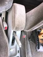 Бардачек между сиденьями Toyota Sprinter 1999 в Барнауле Бардачек между сиденьями Toyota Sprinter 1999