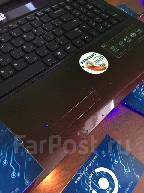 Samsung R580. 15.6", WiFi: 1, Bluetooth: 1 ����