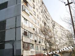 2-комнатная, улица Нейбута 21 во Владивостоке 2-комнатная, улица Нейбута 21. 64, 71 микрорайоны, проверенное агентство, 50,4 кв. м. Дом снаружи