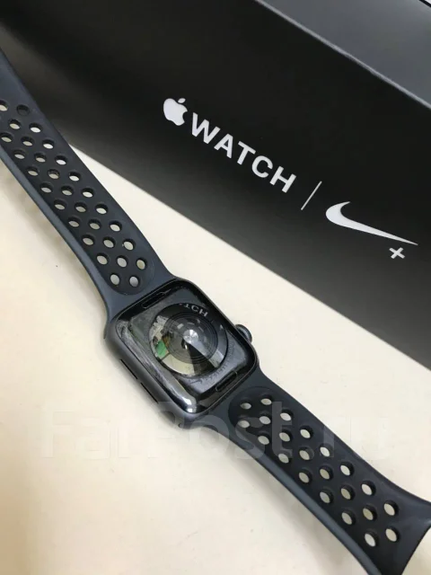 Apple Watch Series 4 Nike+ ����