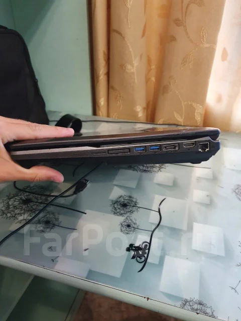 DEXP Ares E102. 15.6", 2,4����, ��� 8 ��, ���� 1 000���, WiFi: 1, Bluetooth: 1 ����