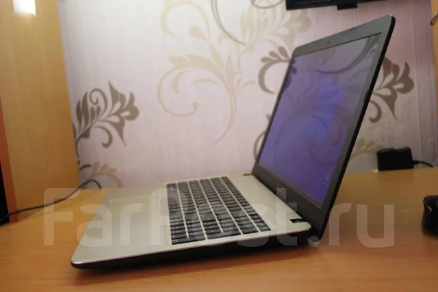 Asus VivoBook X540LJ. 15.6", 1,7����, ��� 8 ��, ���� 500���, WiFi: 1, Bluetooth: 1, ����������� �� 6��. ����