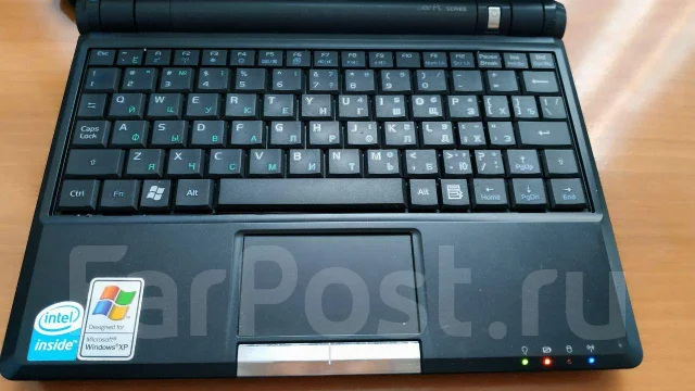 Asus Eee PC 900. 8.9", 900����, ��� 1024 ��, ���� 12���, WiFi: 1, ����������� �� 1��. ����