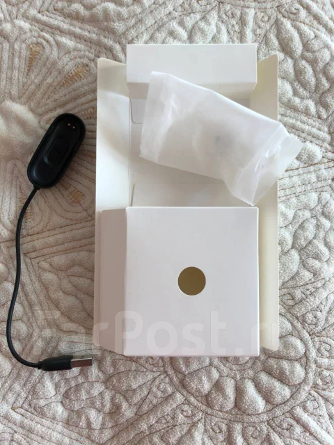 Xiaomi Mi Band 4. GPS, IP68 ����
