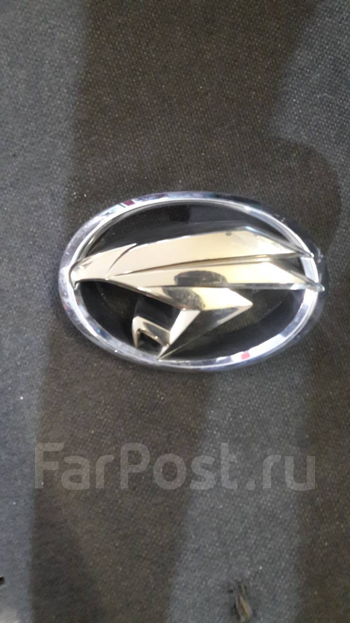 Эмблема решетки радиатора Toyota Harrier