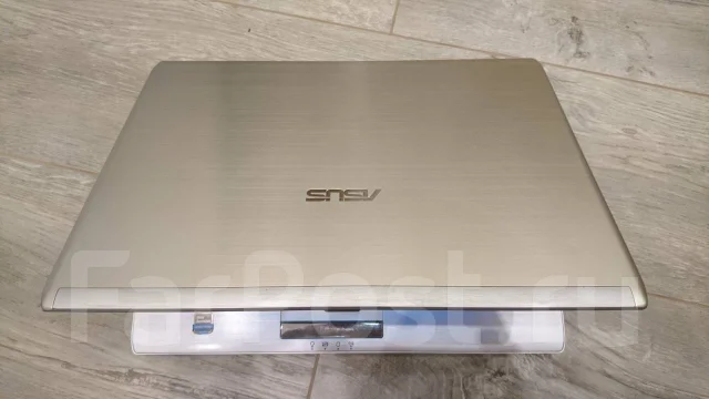 Asus U41SV. 14", 2,1����, ��� 4 ��, ���� 320���, WiFi: 1, Bluetooth: 1 ����