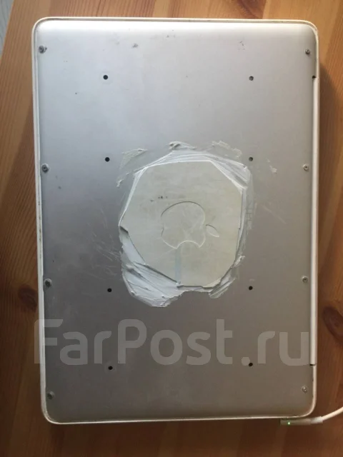 Apple MacBook. 13.3", 2,4����, ��� 3072 ��, ���� 240���, WiFi: 1, Bluetooth: 1, ����������� �� 2��. ����