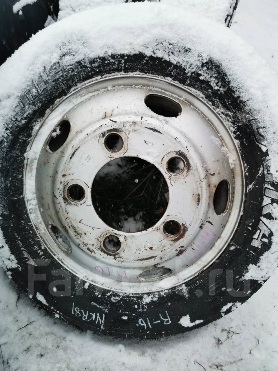 Isuzu диск колеса nqr 71. Грузовые колеса на исузу эльф. Колеса на исузу nqr75. Резина исузу эльф. Колесо исузу.