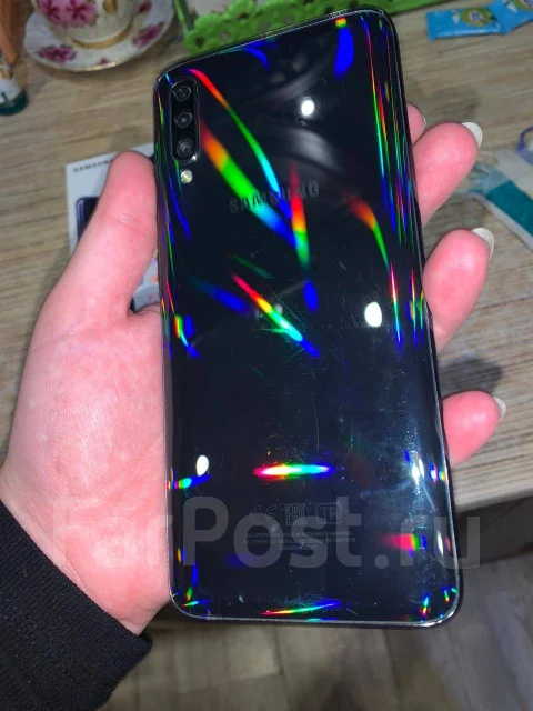 Samsung Galaxy A70. �/�, ������, 3G, 4G LTE, Dual-SIM, NFC ����