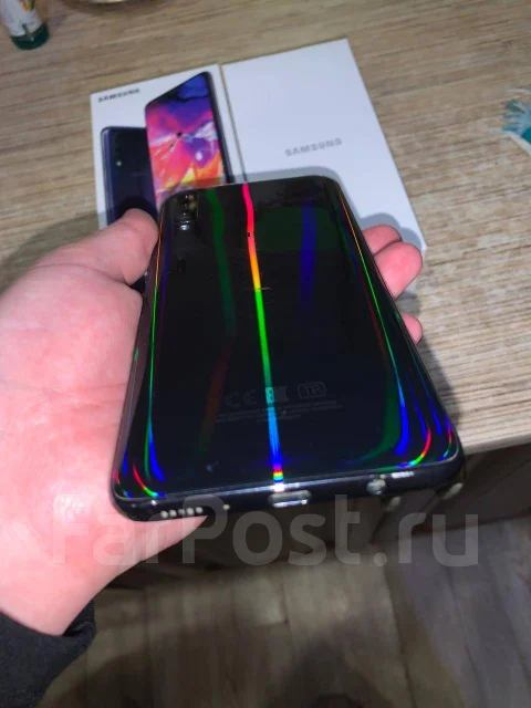 Samsung Galaxy A70. �/�, ������, 3G, 4G LTE, Dual-SIM, NFC ����