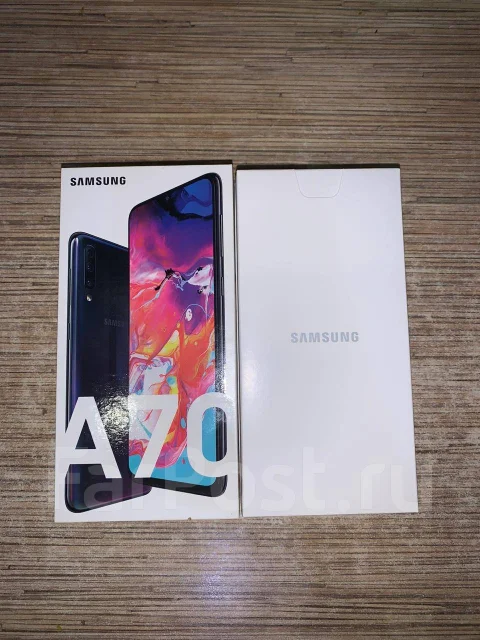 Samsung Galaxy A70. �/�, ������, 3G, 4G LTE, Dual-SIM, NFC ����