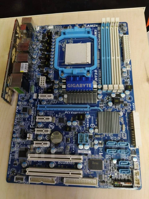 Socket AM3 ����