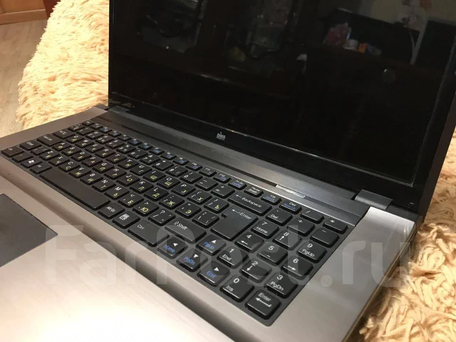 DNS Gamer. 17.3", ��� 6 ��, ���� 750���, WiFi: 1, Bluetooth: 1, ����������� �� 3��. ����