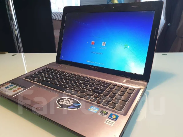 Lenovo IdeaPad Y570. 15.6", 2 000����, ��� 8 ��, ���� 120���, WiFi: 1, Bluetooth: 1 ����