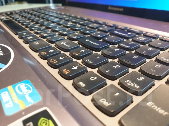 Lenovo IdeaPad Y570. 15.6", 2 000����, ��� 8 ��, ���� 120���, WiFi: 1, Bluetooth: 1 ����