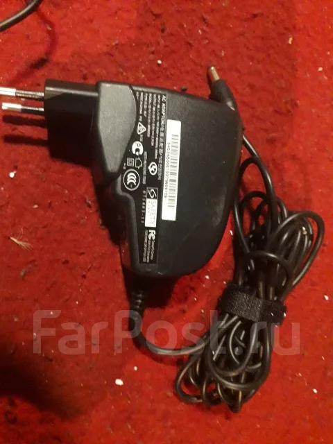 Asus Eee PC. 7", 0,8����, ��� 256 �� � ������, ���� 256���, WiFi: 1, ����������� �� 2��. ����