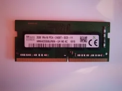 SO-DIMM DDR4.