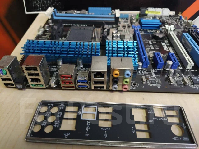 Socket AM3+ ����