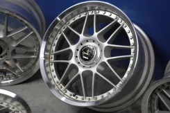 Wiger. 8.0/9.0x17", 5x114.3, ET44/39 ����