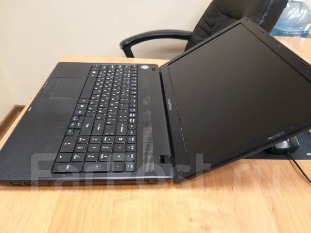 eMachines E732ZG. 15.6", 2����, ��� 4 ��, ���� 240���, WiFi: 1 ����