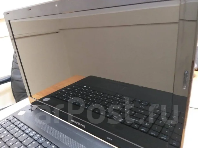 eMachines E732ZG. 15.6", 2����, ��� 4 ��, ���� 240���, WiFi: 1 ����