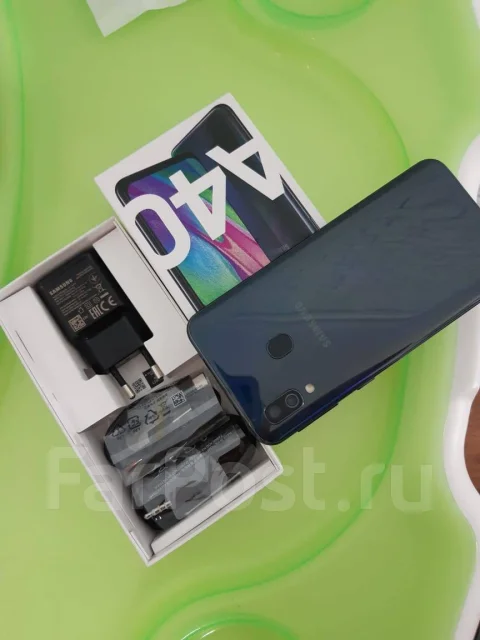Samsung Galaxy A40. �/�, �����, ������, 4G LTE, NFC ����