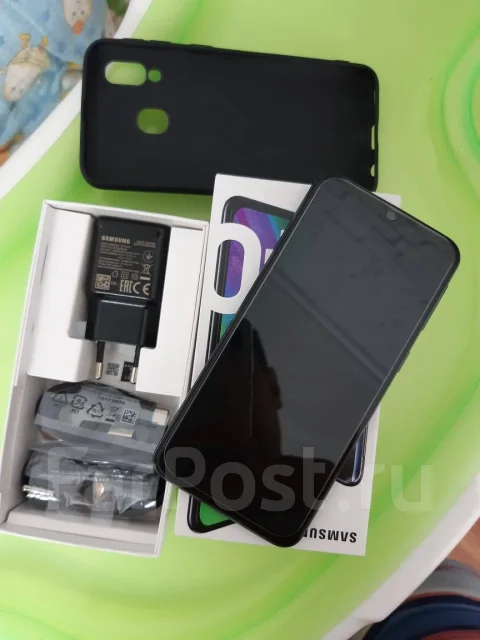 Samsung Galaxy A40. �/�, �����, ������, 4G LTE, NFC ����